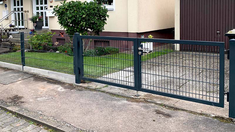 Doppelstabmattenzaun mit Gitter